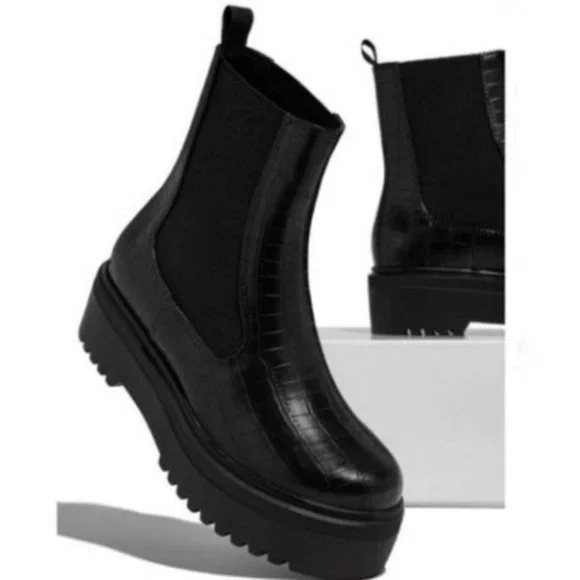 !! NEW !! Black Embossed Croc Pull On Chelsea Lug Sole Boots - Picture 5 of 5